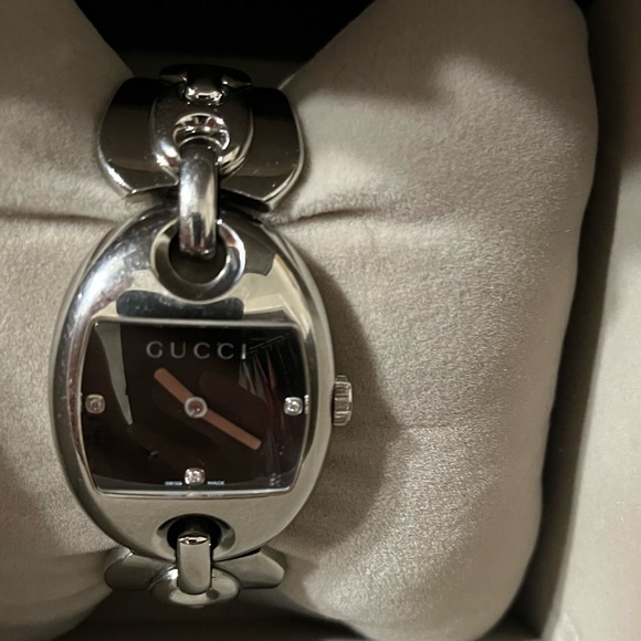 Gucci Bangle Chain Watch - Picture 3 of 12
